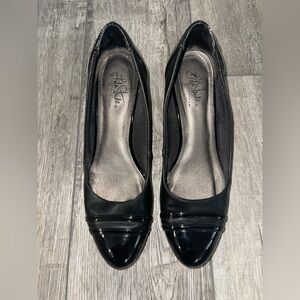 Life Stride Black Flats with Glossy Finish